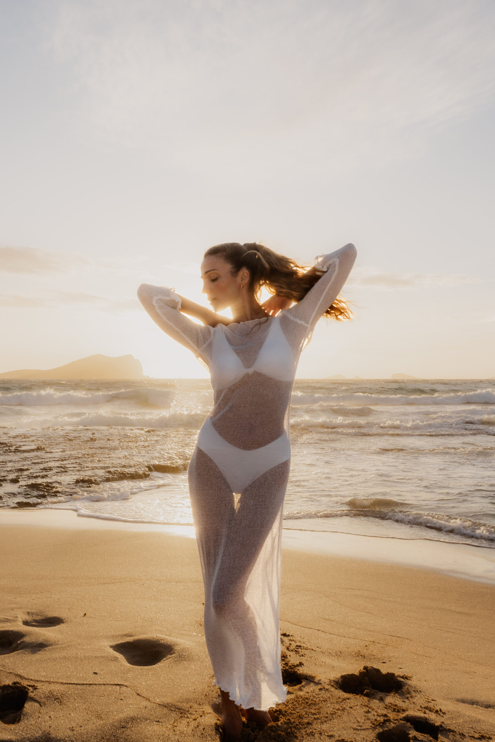 Sonnenuntgergangsshooting mit Braut in Bikini, sinnliches Portrait