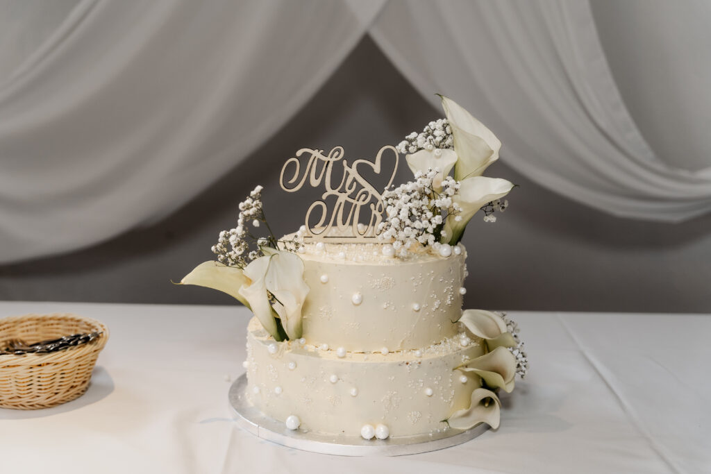 Hochzeitstorte schön platziert im Restaurant Mönchhof Eddersheim