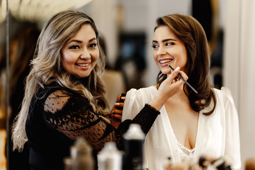 Letzter Schliff fürs Braut-Make-up – Getting Ready mit hochzeitsfotograf München
