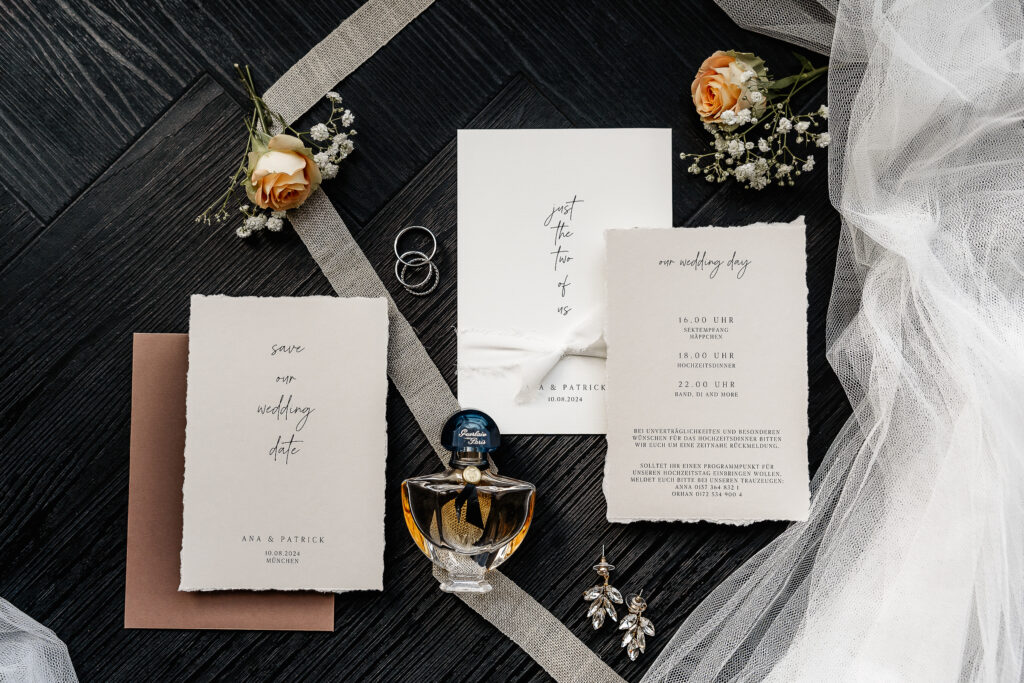 Moderne Papeterie und Details der Hochzeit im Roomers Hotel – hochzeitsfotograf München