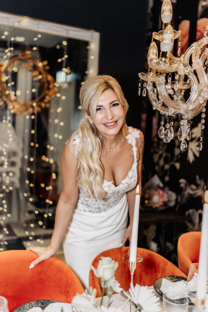 Braut während Hochzeitsfeier im Restaurant Rosenhof Niedernberg - Hochzeitsfotograf Aschaffenburg