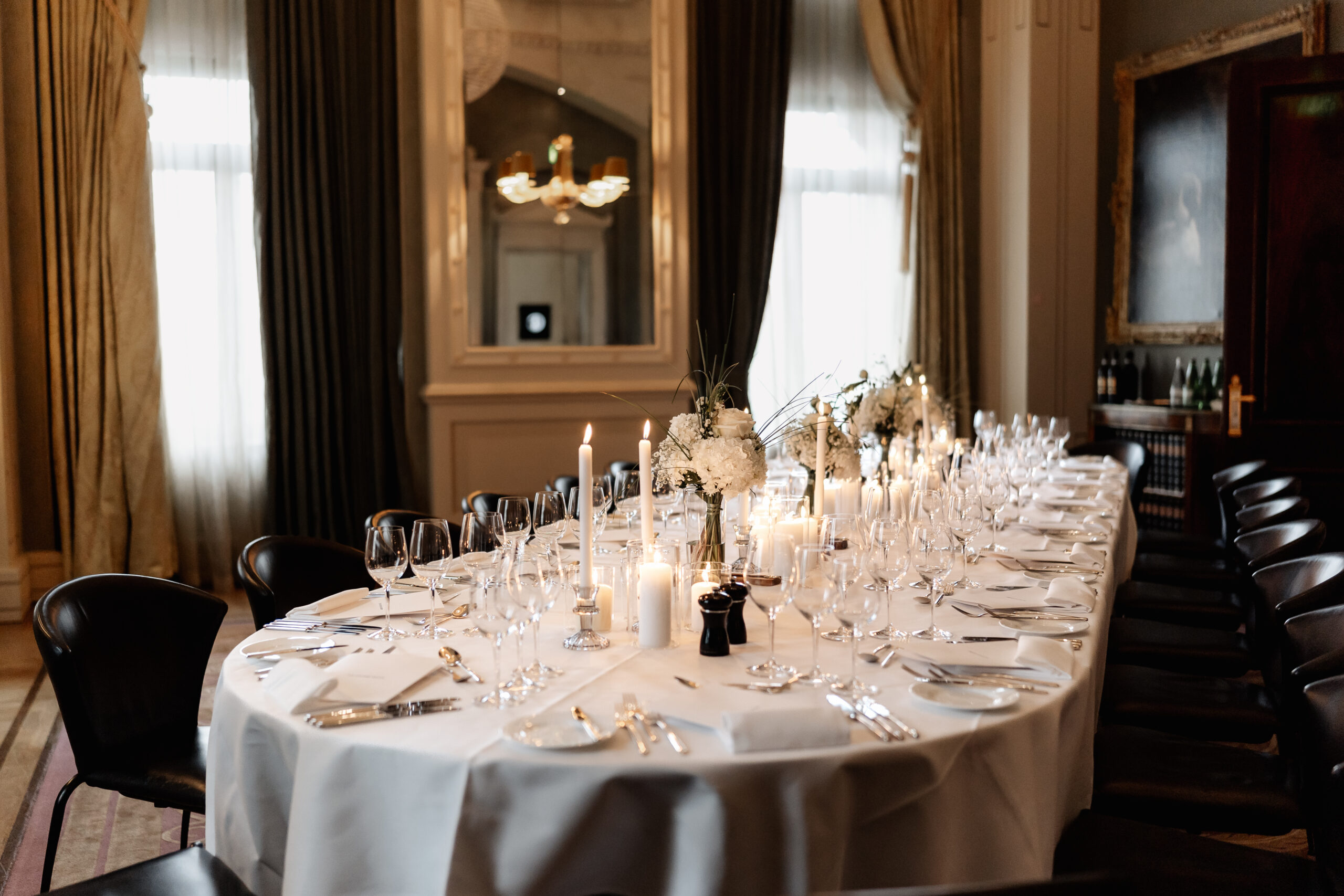 Elegant gedeckter Tisch im The Dolder Grand Hotel Zürich, Hochzeitsfotograf Zürich