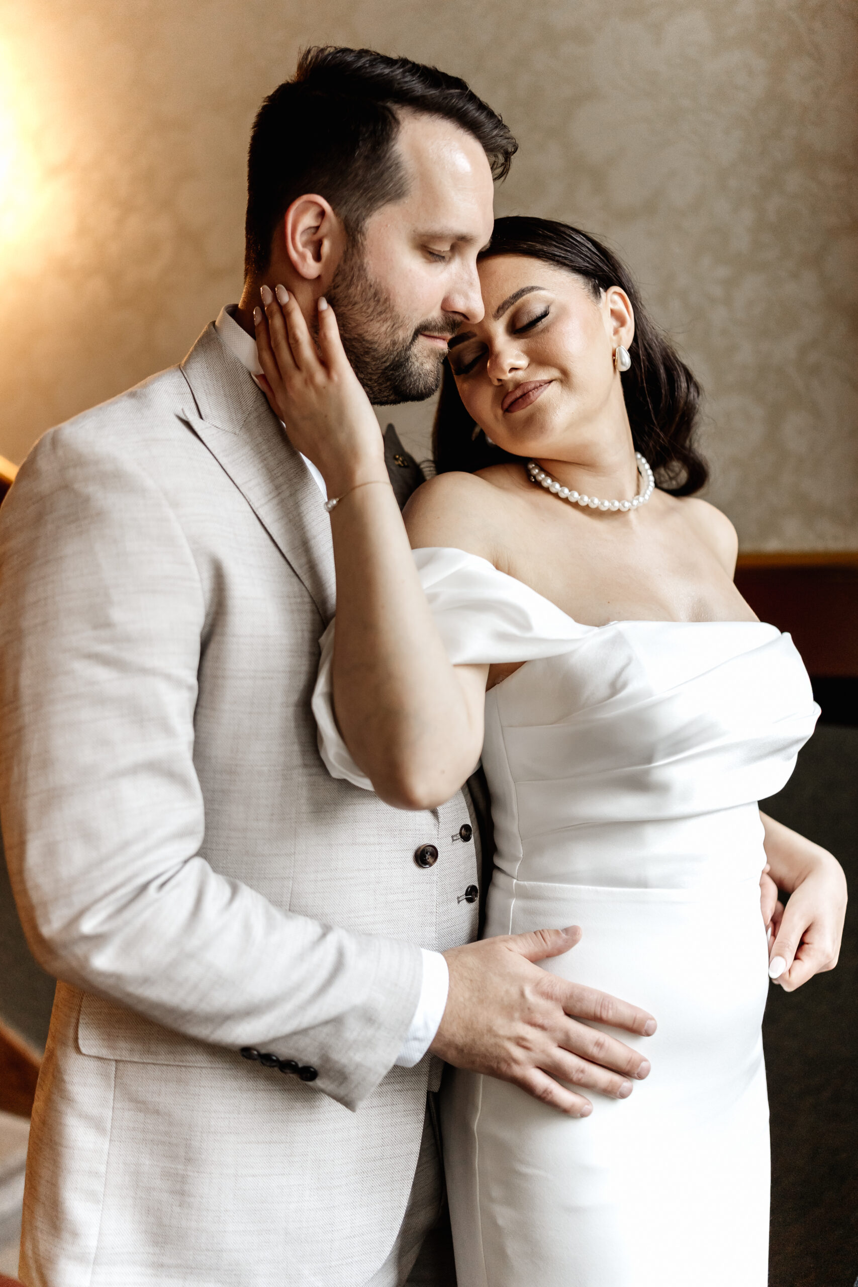 Sinnlicher Moment im The Dolder Grand Hotel Zürich, Hochzeitsfotograf Zürich