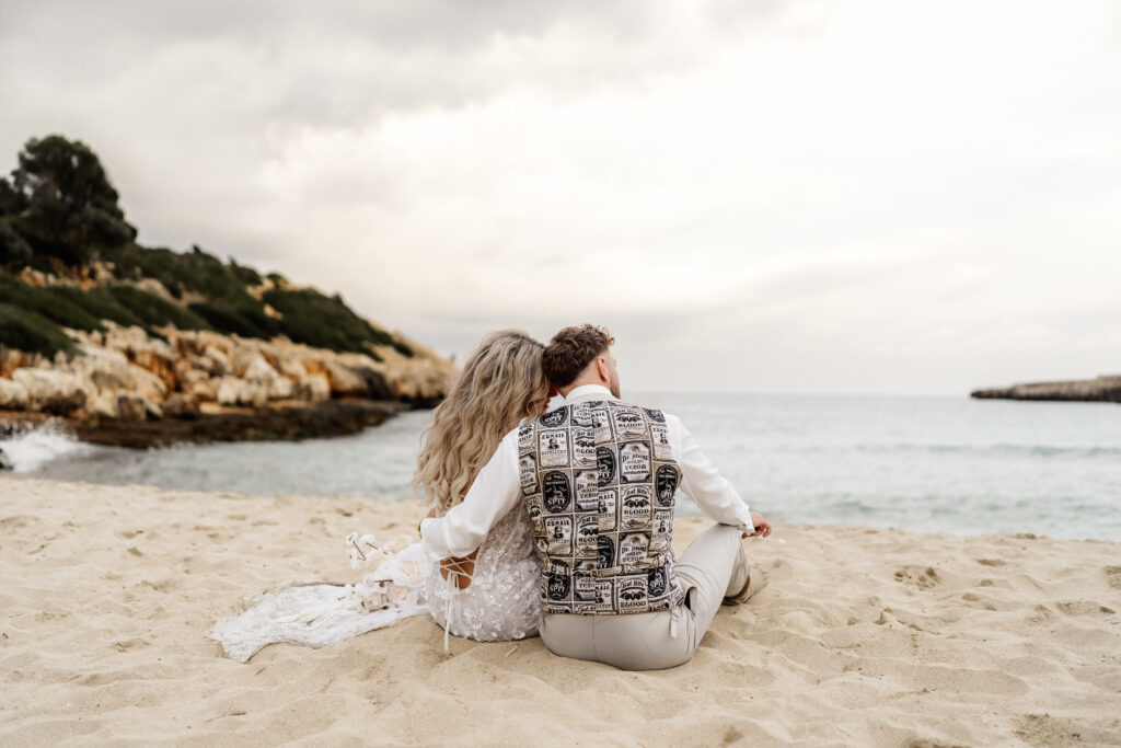 Hochzeitspaar am Meer bei After-Wedding-Shooting auf Mallorca