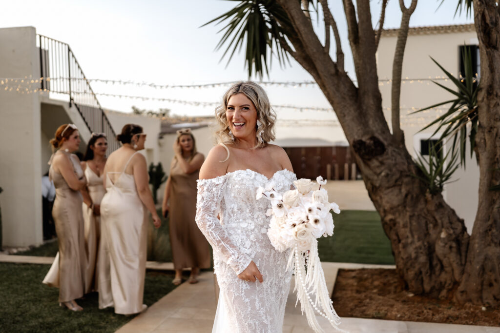 Hochzeitsfotograf auf Mallorca hält glücklichen Moment der Braut fest