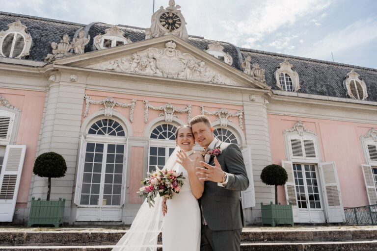 Romantic civil wedding ceremony at the Düsseldorf Registry Office